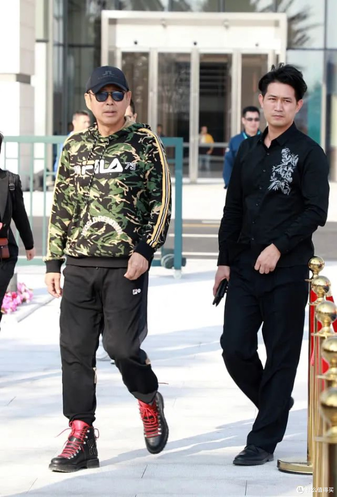 陈道明、周润发才是反油腻男人,不穿老头装,爱穿运动鞋,特有型