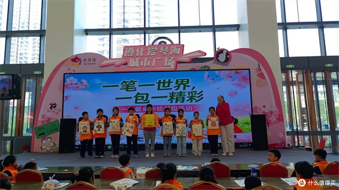 遵化市金航培训学校开展“一笔一世界 一包一精彩”环保手绘活动