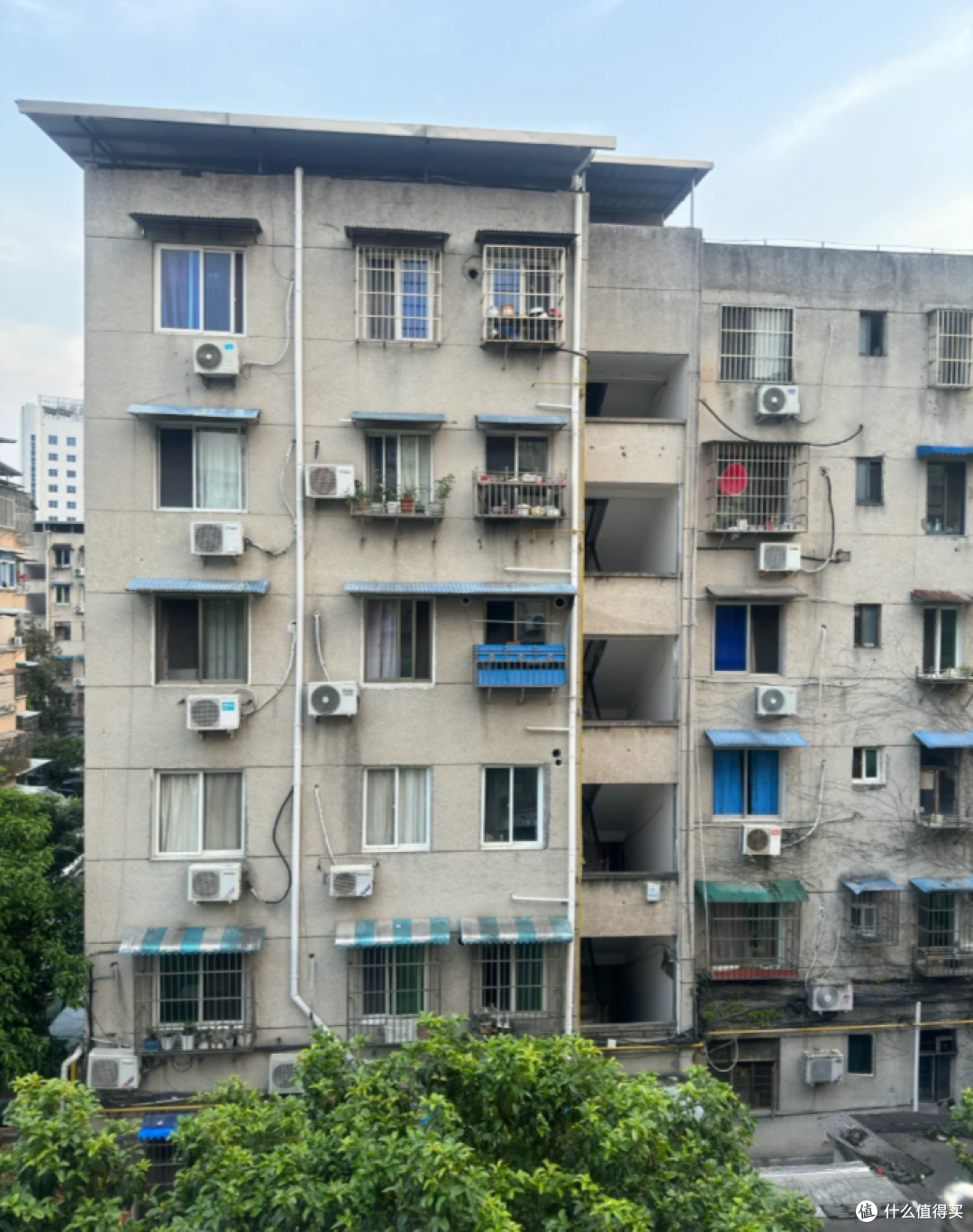 有一种后悔叫买了“老破小”，便宜是真的，但痛苦也是真的