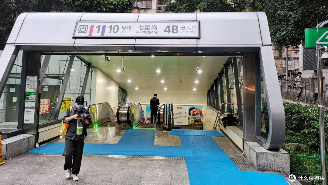 网红店是给游客的,社区火锅店才是本地人最爱