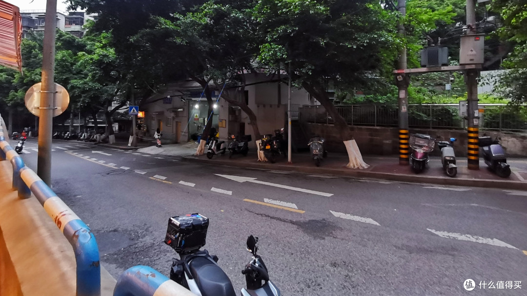 网红店是给游客的,社区火锅店才是本地人最爱