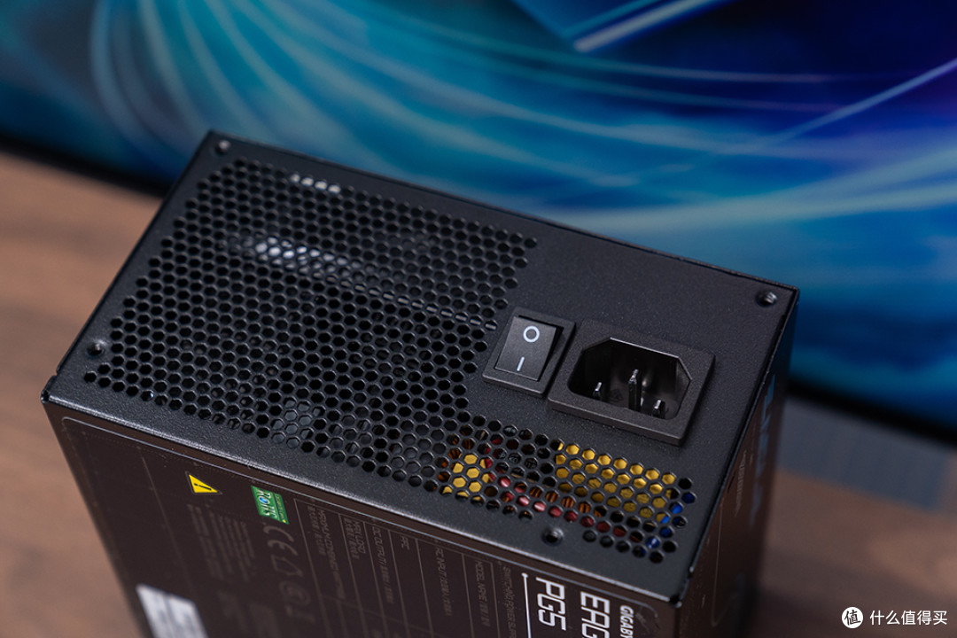 白金效能 + ATX3.1 满配,技嘉 GP‑EG1000PM PG5 电源开箱评测