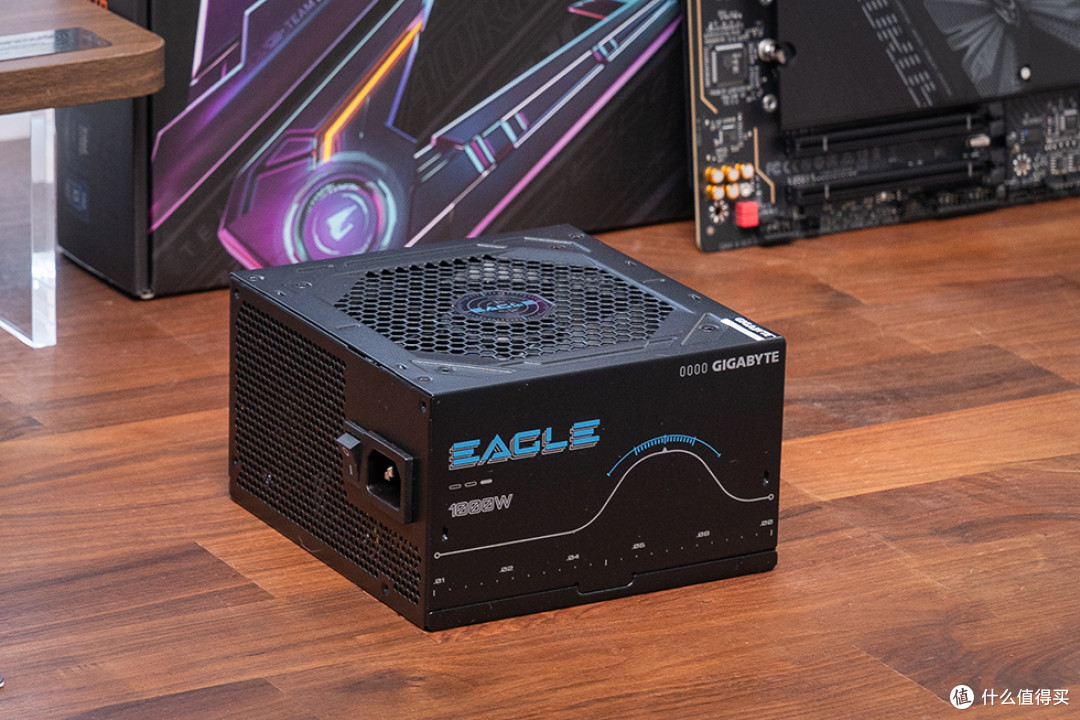 白金效能 + ATX3.1 满配,技嘉 GP‑EG1000PM PG5 电源开箱评测
