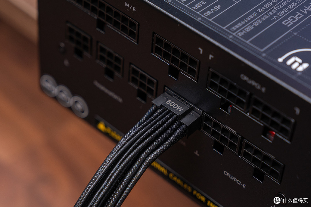 白金效能 + ATX3.1 满配,技嘉 GP‑EG1000PM PG5 电源开箱评测