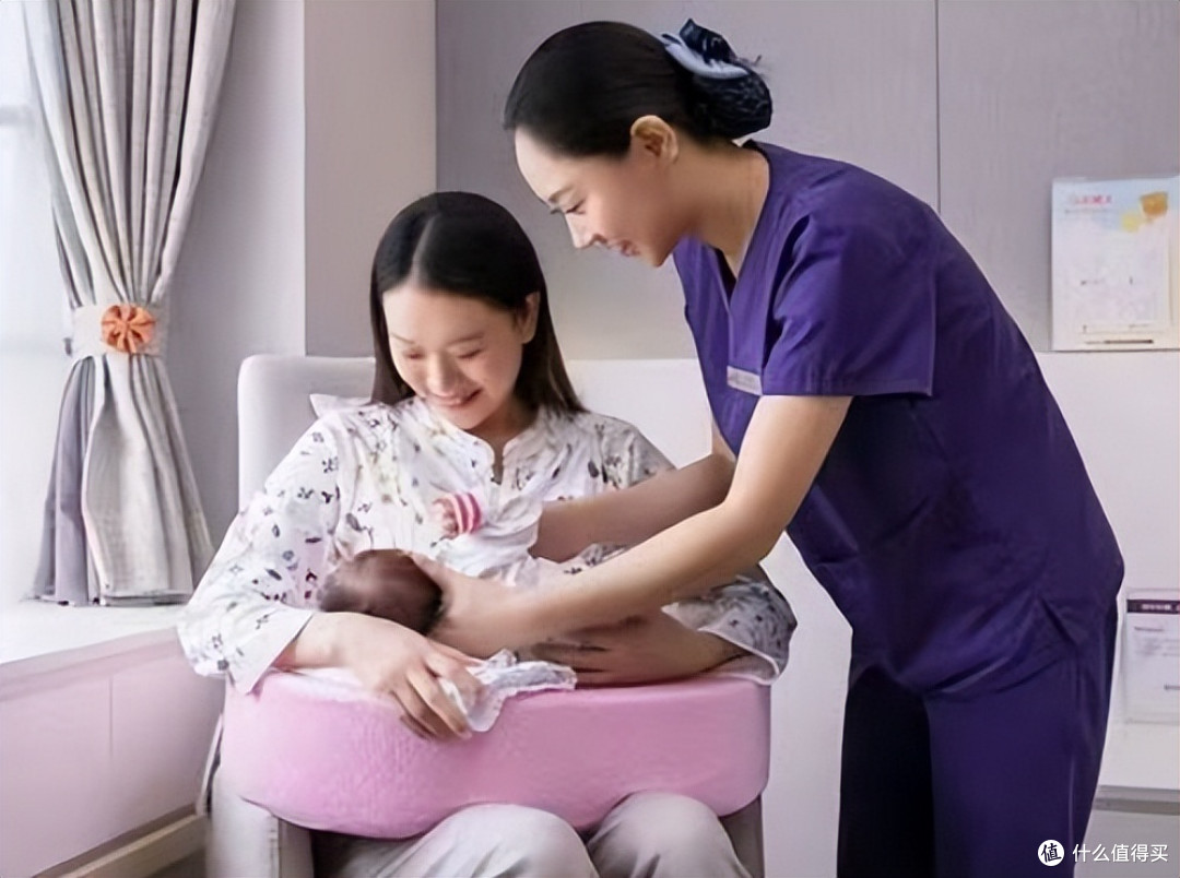 母乳喂养和奶粉喂养，比过才明白：母乳好是真好，费妈也是真费妈