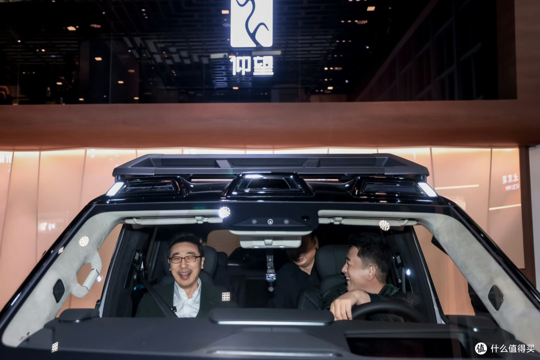 王传福笑了!仰望U8凭实力炸场北京车展,两大实力派演员亲自站台