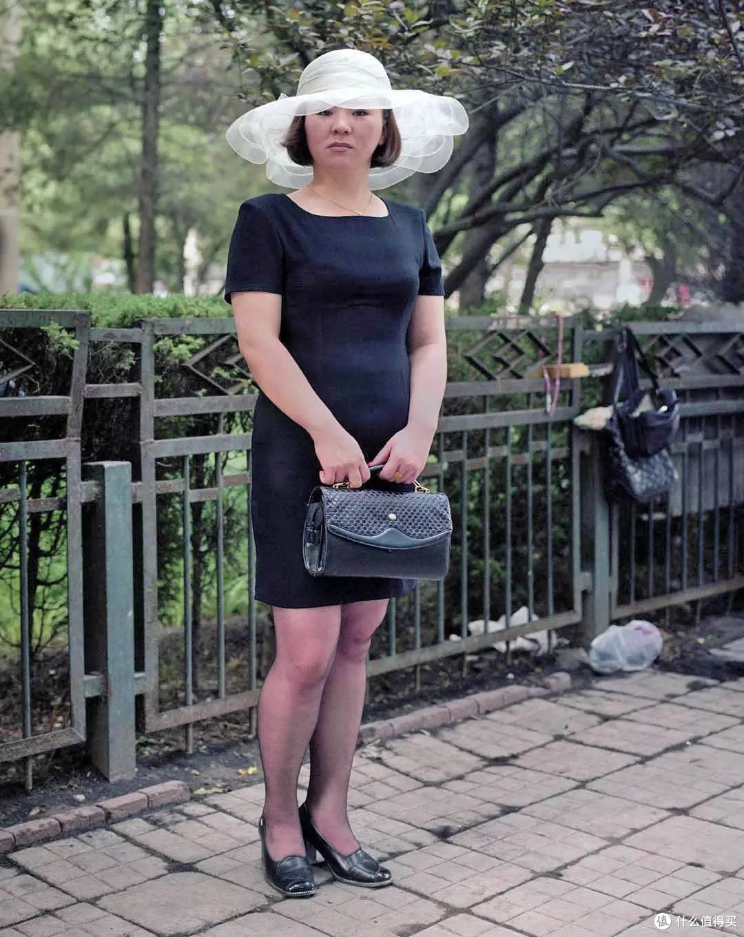 60多岁杭州妈妈的日常穿搭:裙不上膝、首饰不戴金,美得好优雅!