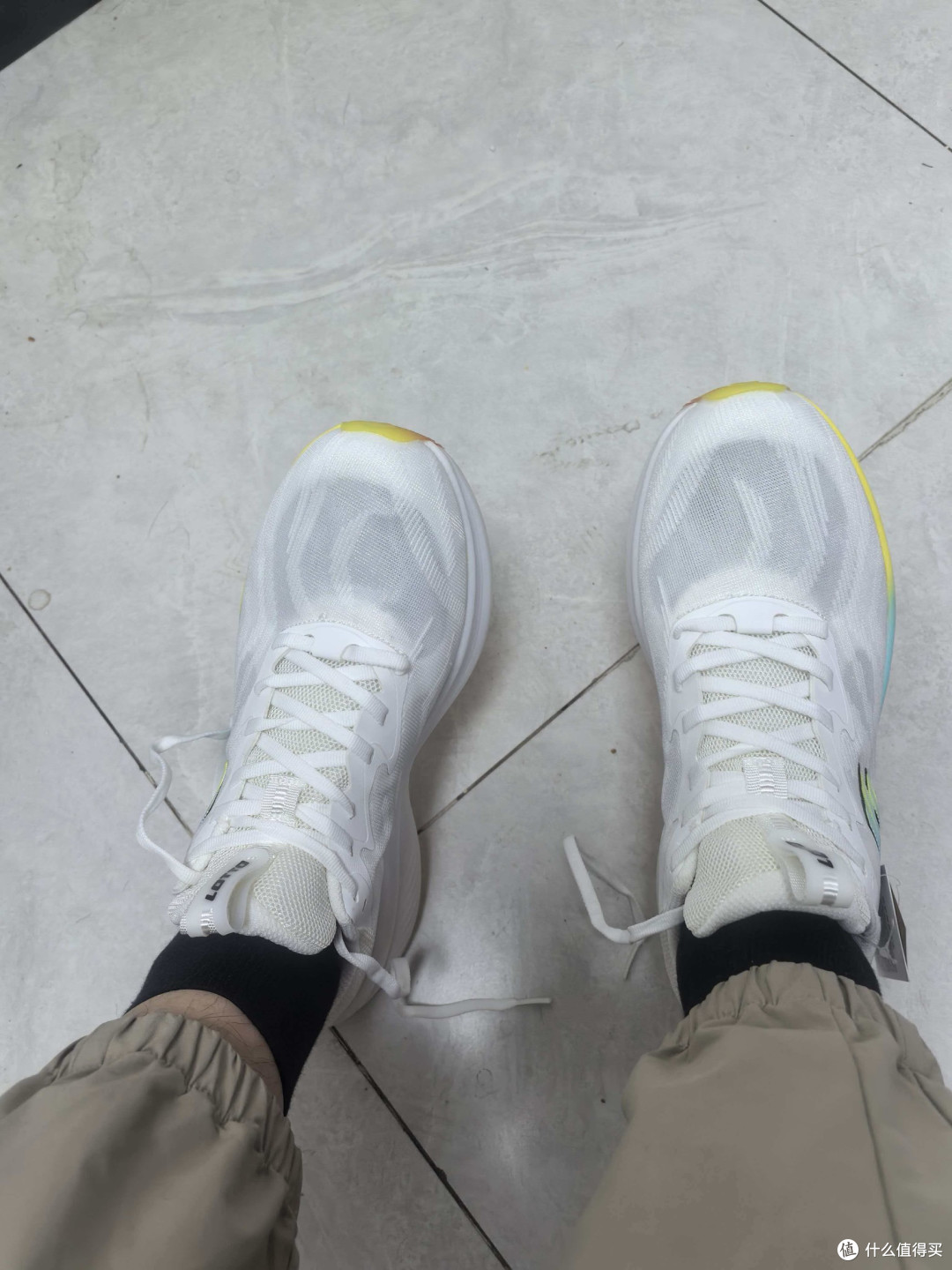乐途碳板训练跑步鞋评测