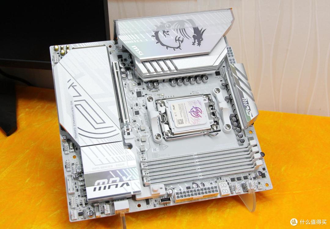锐龙9950 X3D2与微星B850M刀锋钛MAX评测：双芯合璧，战力觉醒！