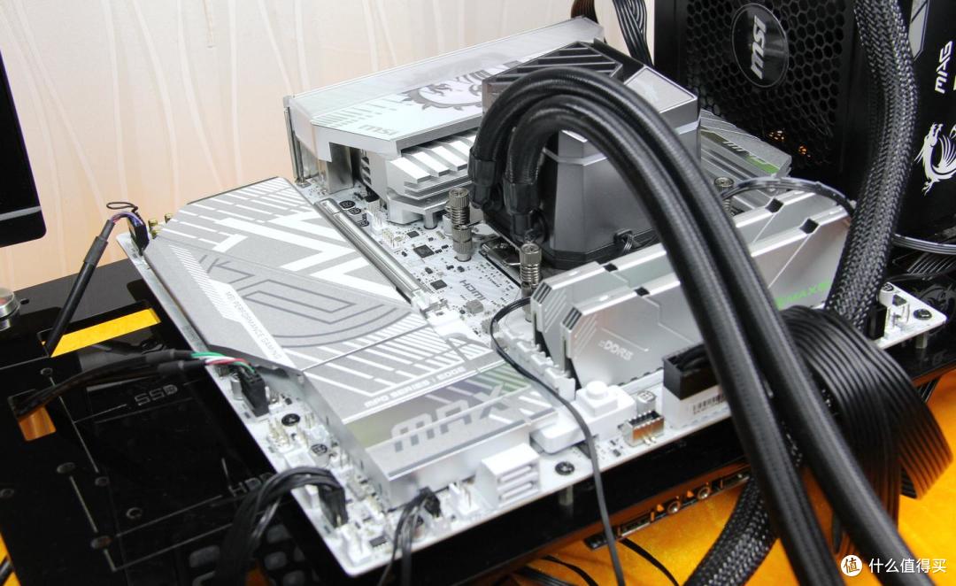 锐龙9950 X3D2与微星B850M刀锋钛MAX评测：双芯合璧，战力觉醒！