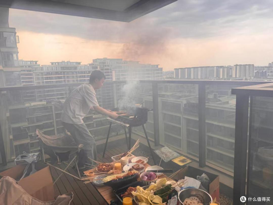 不听劝，买了“顶楼带露台和阁楼”的房子，入住一年就开始后悔了