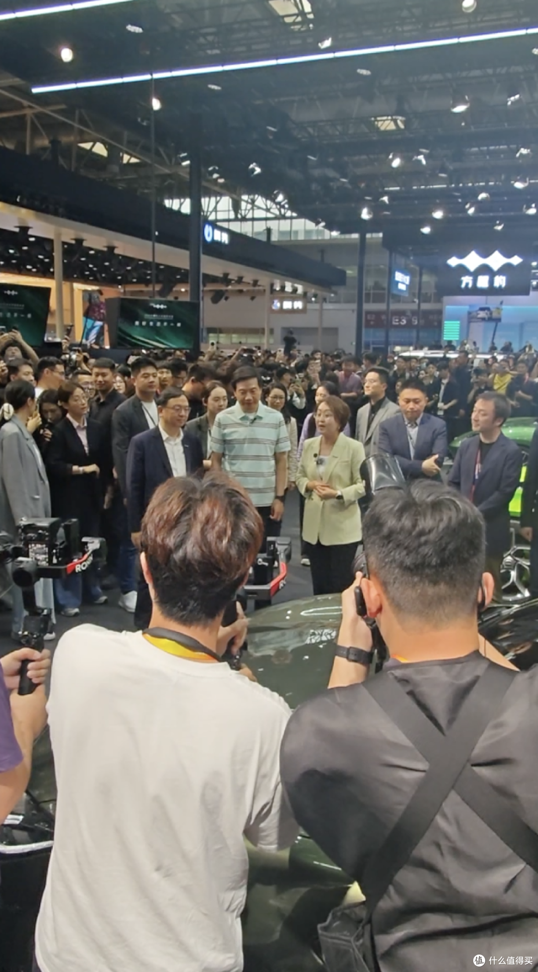 北京车展名场面!雷军打卡方程豹展台