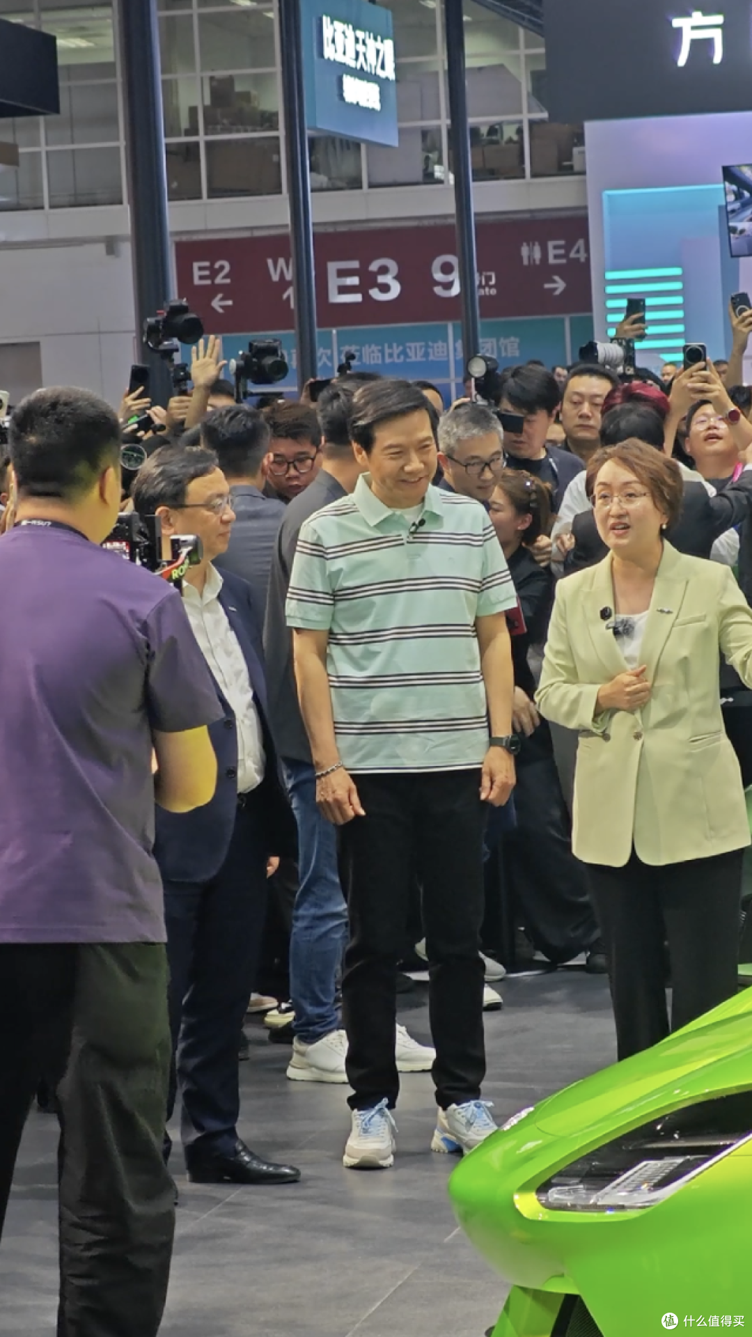 北京车展名场面!雷军打卡方程豹展台