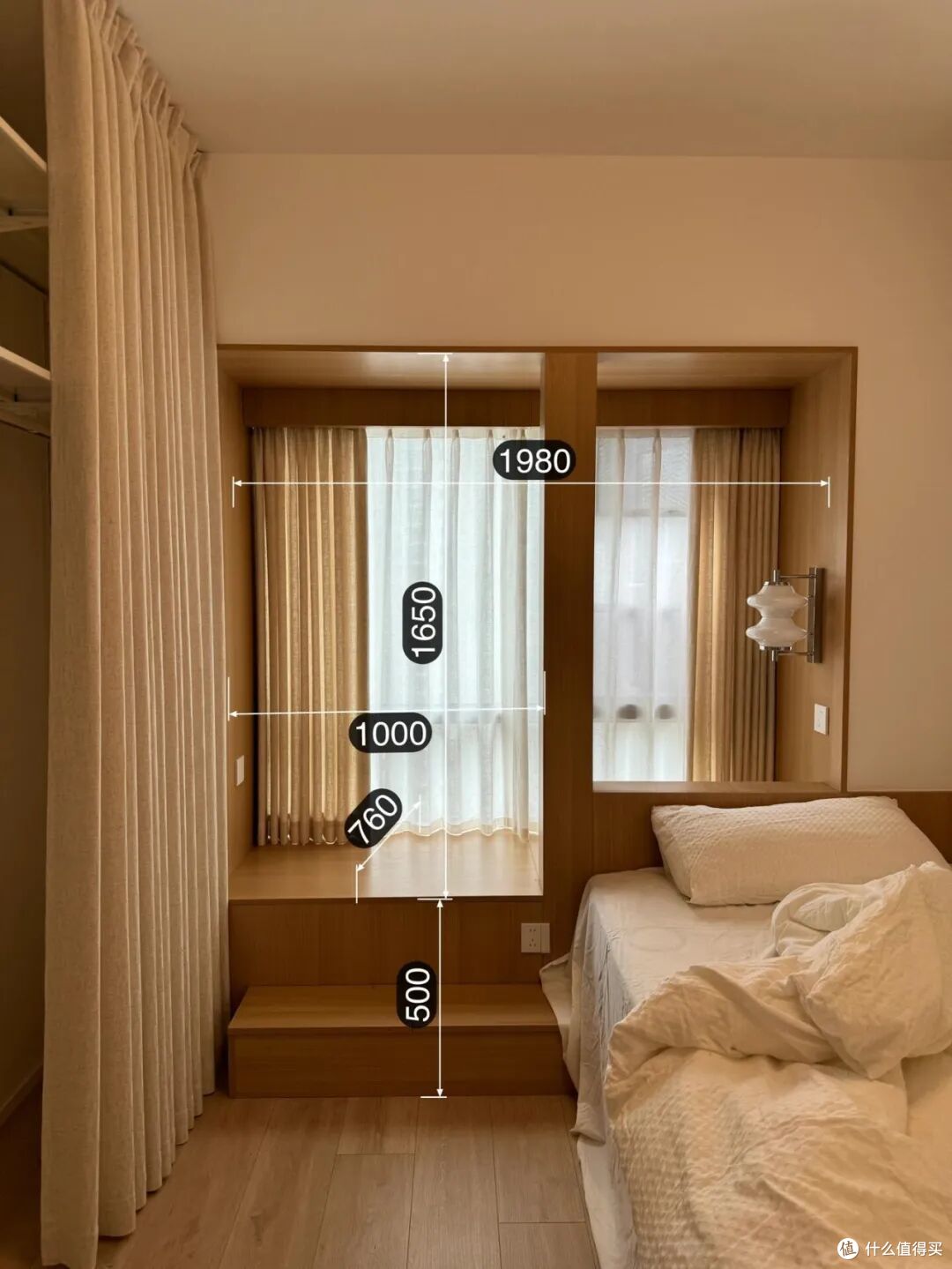 「飘窗」只能用来堆衣服？看看年轻人家的设计，直接多出了一间房