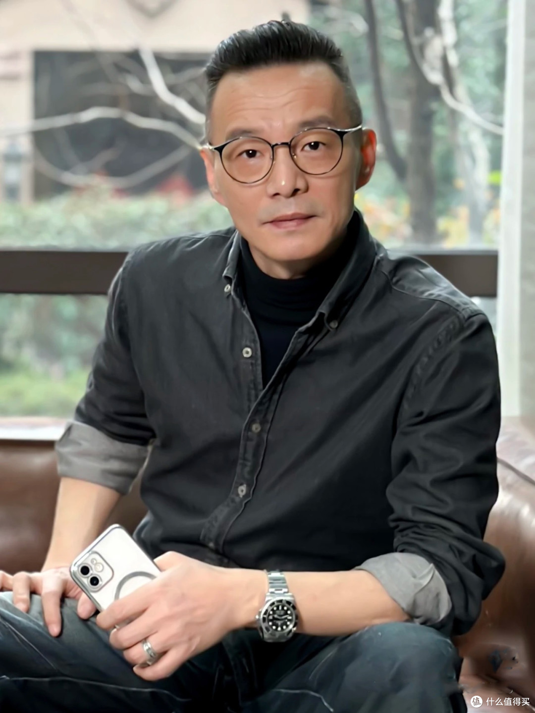 为什么说:男人老了后,比剪寸头更有型的是背头?看完对比就懂了