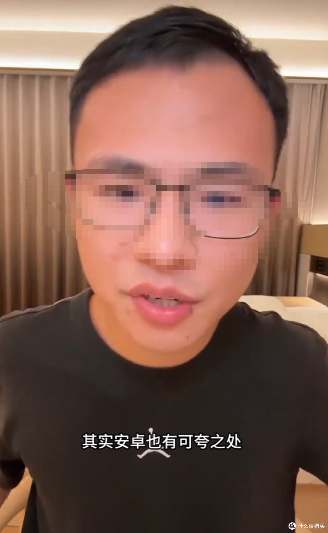 春晚结束后的一幕又火了：一边是华为广告，一边是苹果手机！