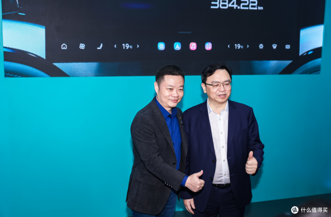 北京车展人气王：比亚迪整馆出圈，明星都来打卡