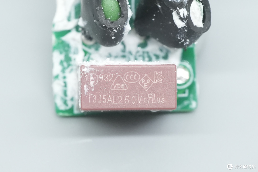 新国标绝缘插脚更安全，OPPO 120W 氮化镓拆解