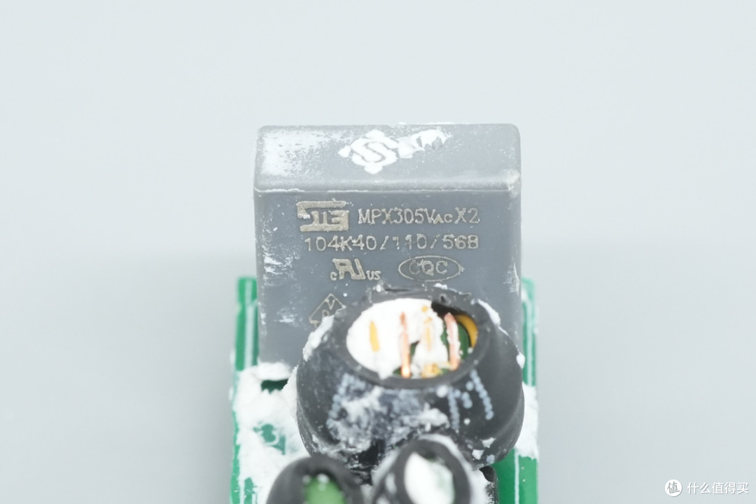 新国标绝缘插脚更安全，OPPO 120W 氮化镓拆解