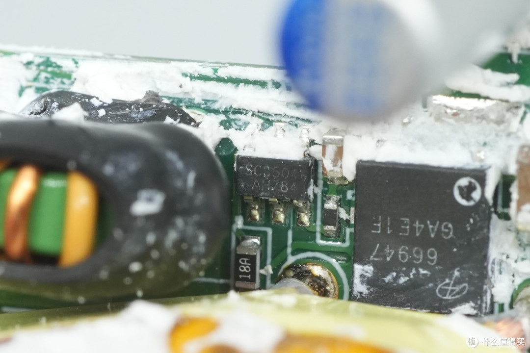 新国标绝缘插脚更安全，OPPO 120W 氮化镓拆解