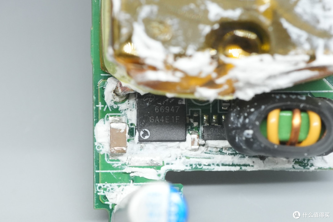 新国标绝缘插脚更安全，OPPO 120W 氮化镓拆解