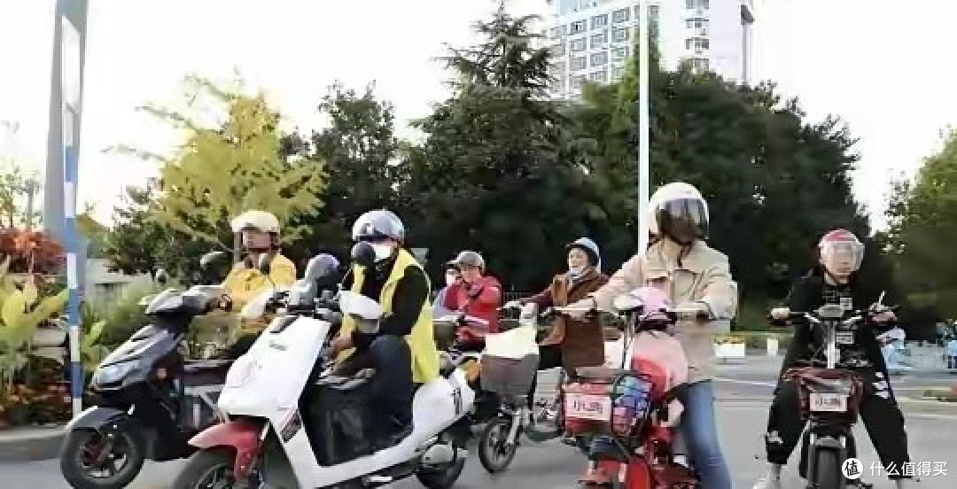 电动车新规大洗牌!两轮/三轮/老头乐全遭殃,多地直接禁行限行!