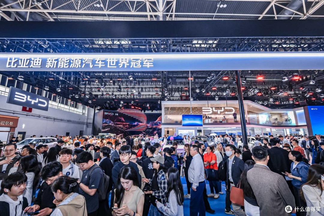 车展逛了一圈，这台9.99万起的宋Pro DM-i飞驰版太吸睛了