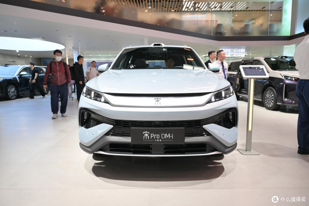 这辆9.99万起的宋Pro DM-i确实做到了同级唯一