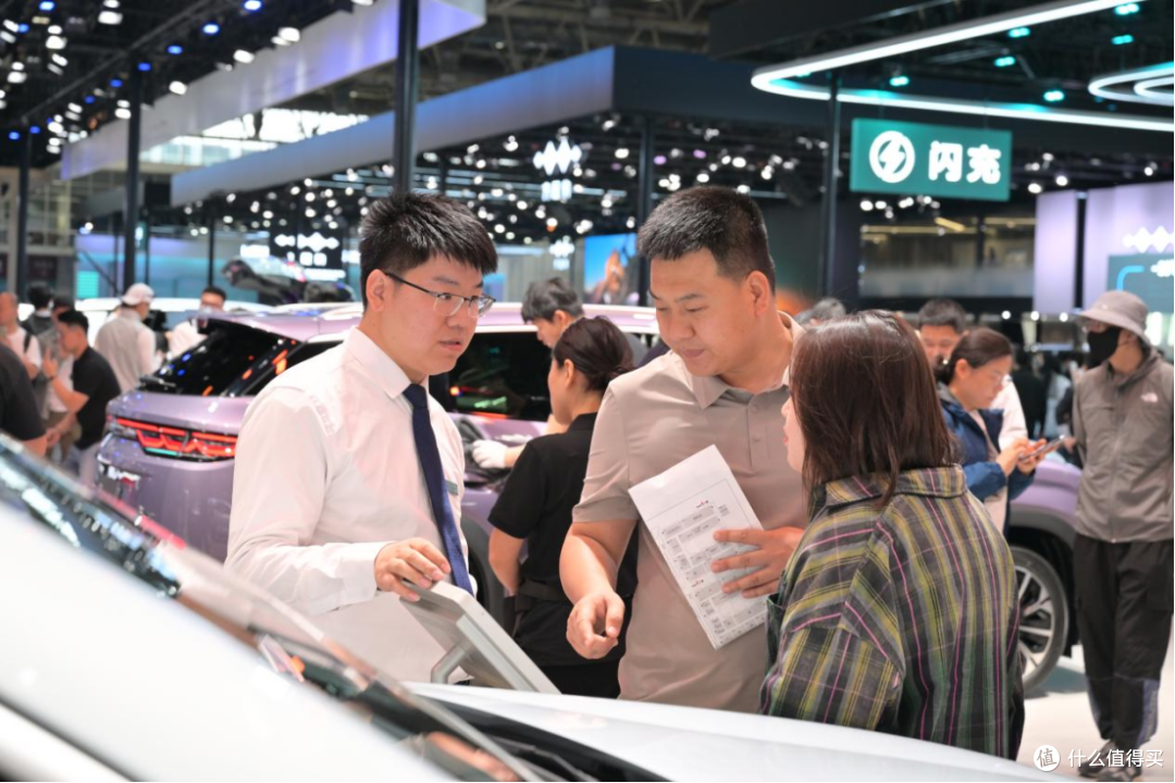 这辆9.99万起的宋Pro DM-i确实做到了同级唯一