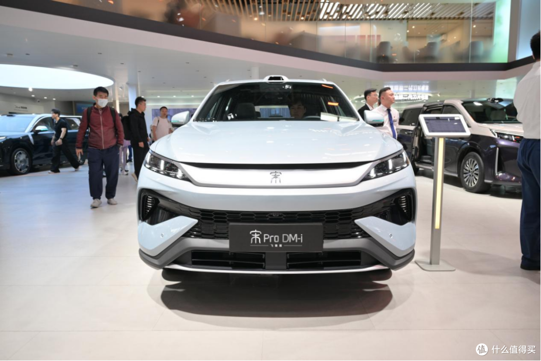 这辆9.99万起的宋Pro DM-i确实做到了同级唯一