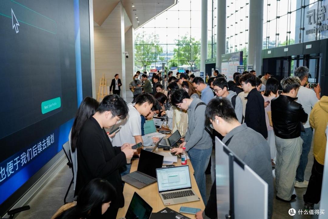 （图：Accio Work“现场装机体验区”）