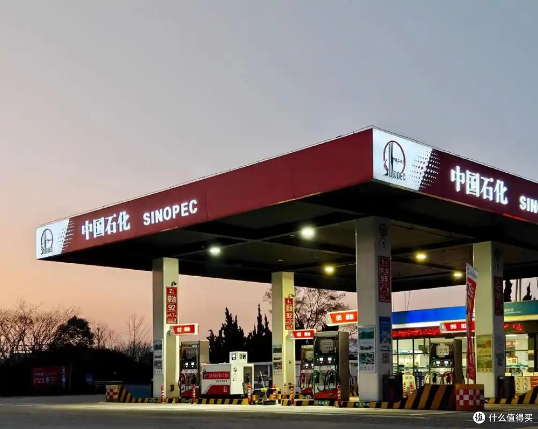 高速服务区靠什么赚钱,多数人只上个厕所,保安大叔道破天机!