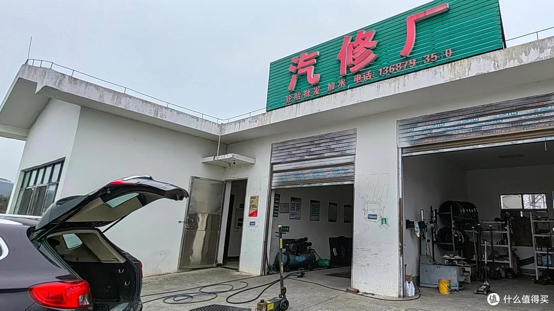 高速服务区靠什么赚钱,多数人只上个厕所,保安大叔道破天机!