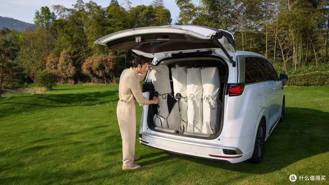 别只看埃尔法,二代腾势D9闪充破焦虑,诠释豪华出行的新追求