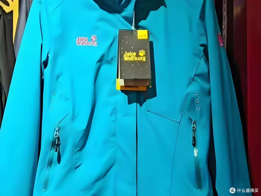 十大人气热门冲锋衣品牌，2026专业单壳户外服饰的前沿设计美学