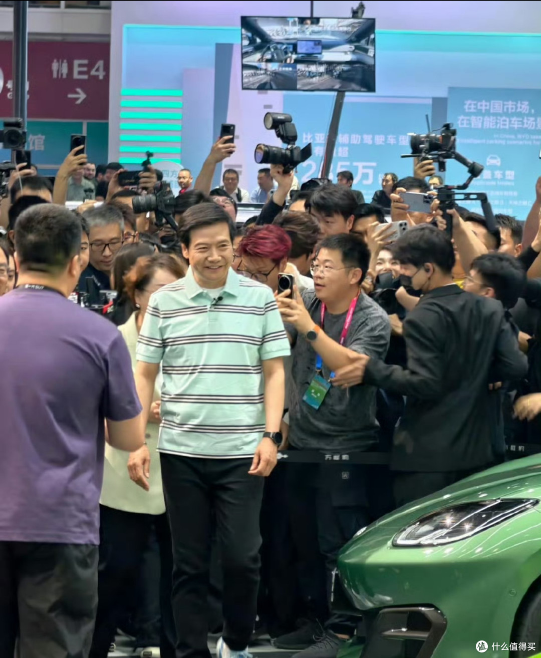 成本不到100块，流量过亿：雷军“送T恤”背后的顶级营销术。