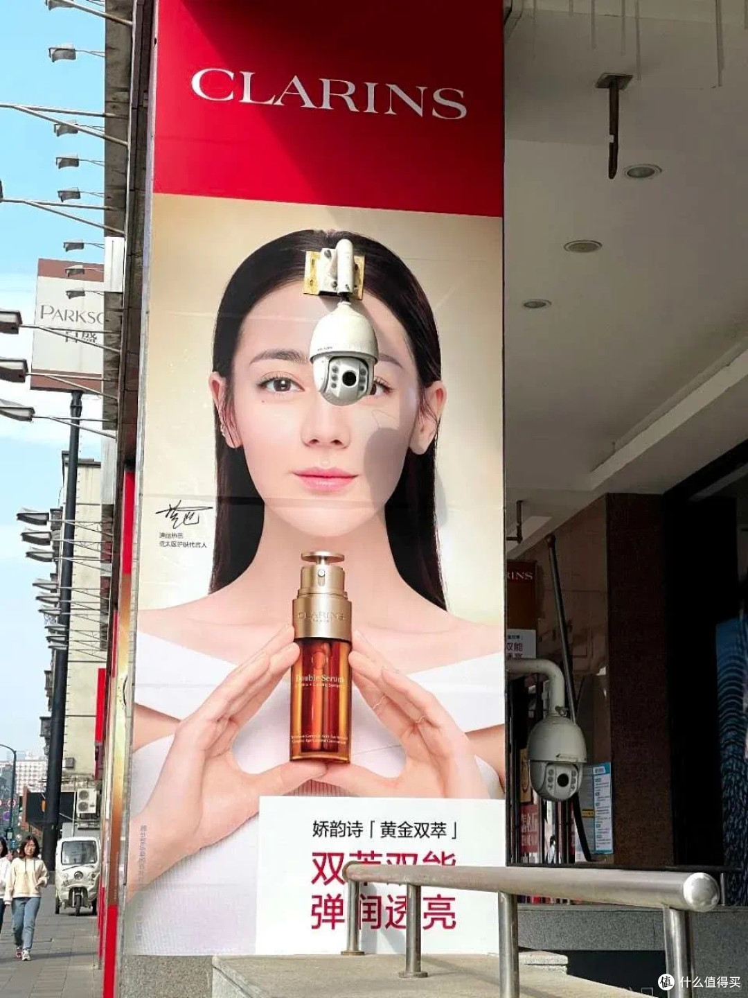 古茗的“阿祖袋”还没消化完，幸运咖又把热巴印成了“砥砺惹巴”