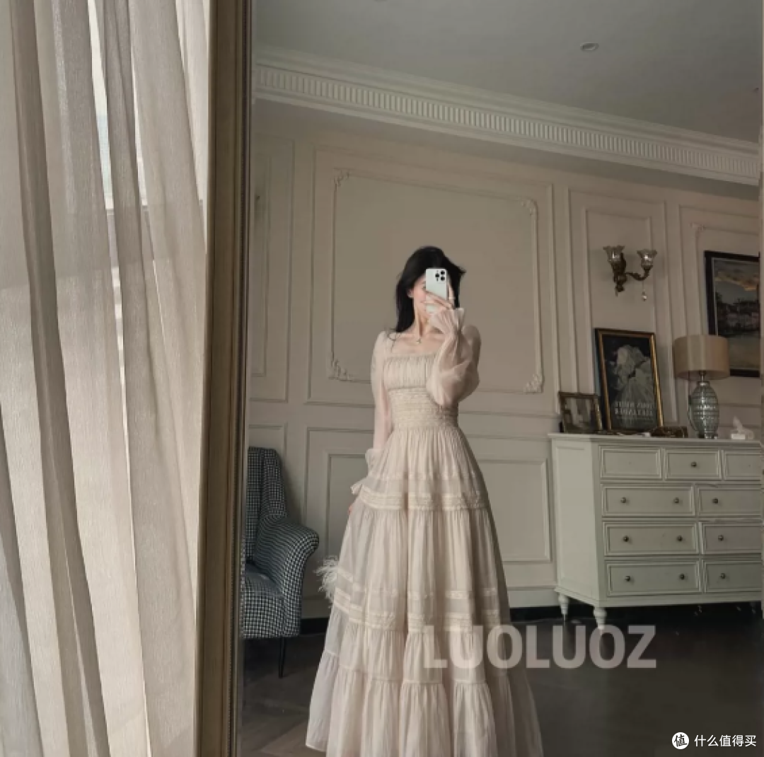 LUOLUOZ这款法式复古方领连衣裙