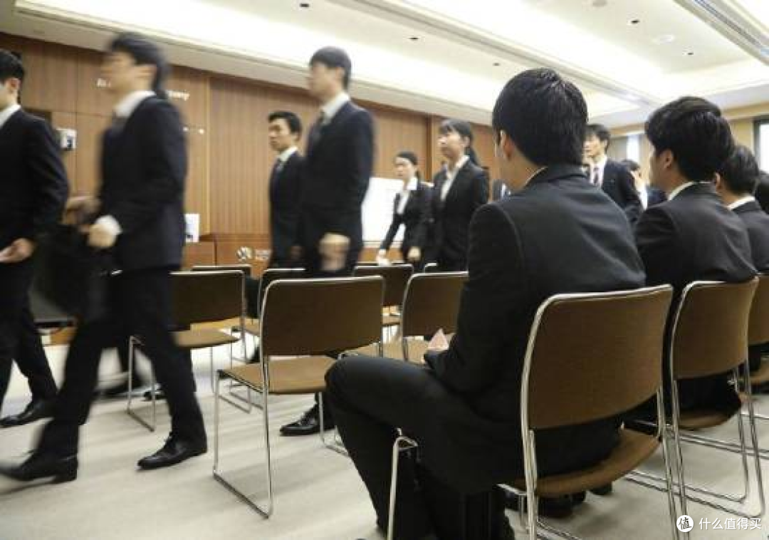 日本鼓励公务员穿短裤上班!全是石油依赖带来的能源焦虑!