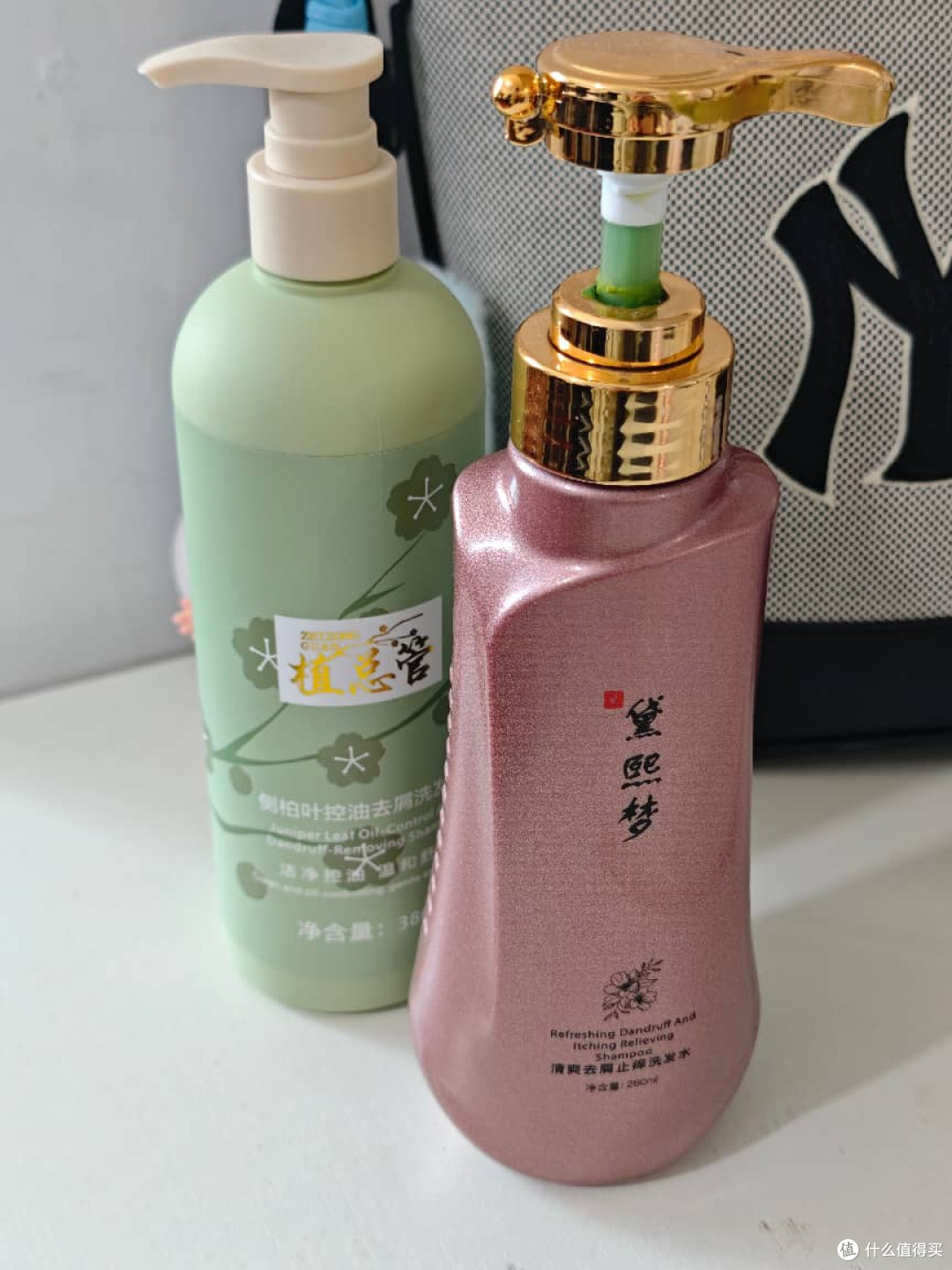 熬夜党的头顶日记:两款去屑止痒控油洗发水,一个急救,一个养护
