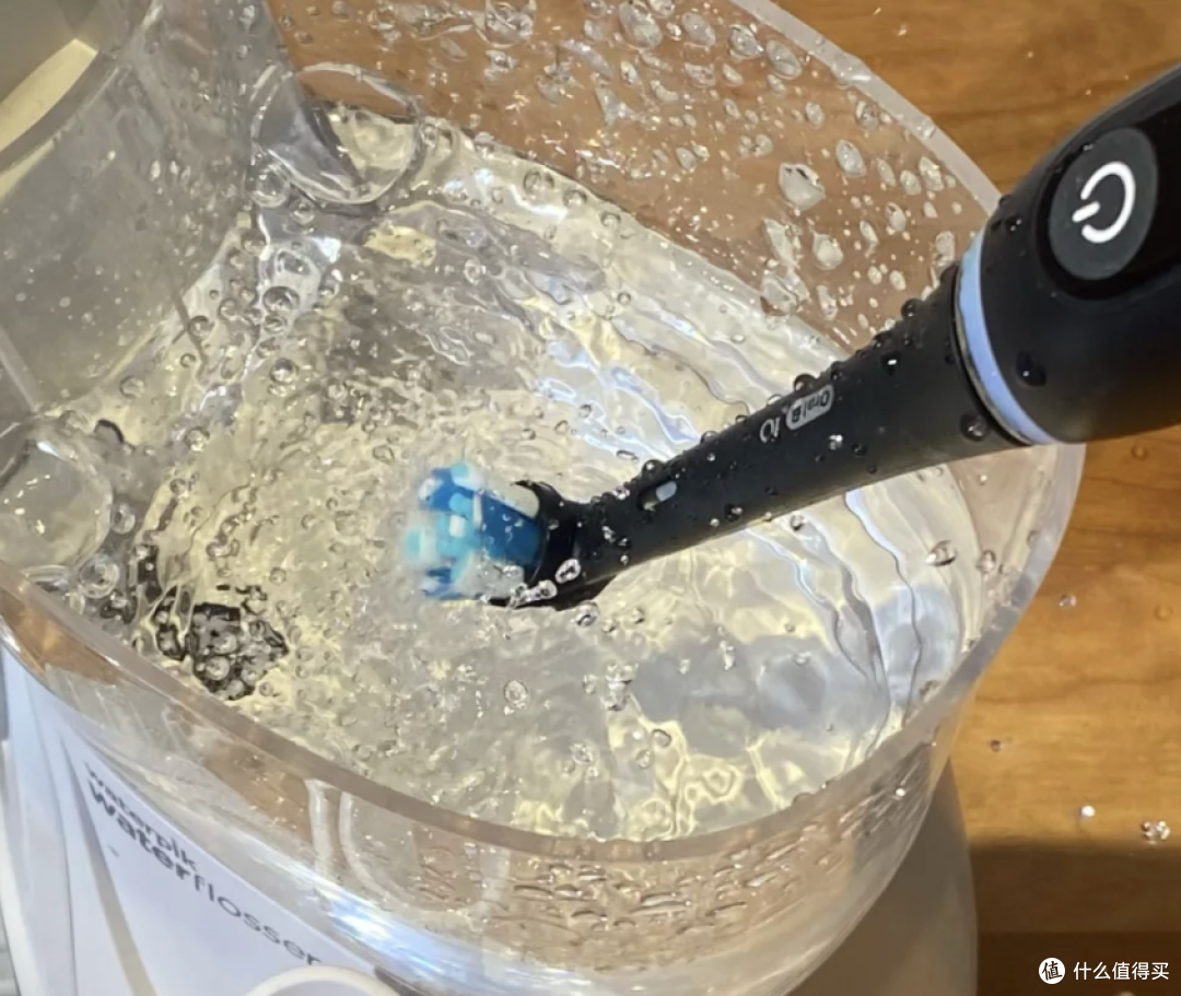 电动牙刷头怎么拔下来?看似简单的小动作,其实也有讲究!