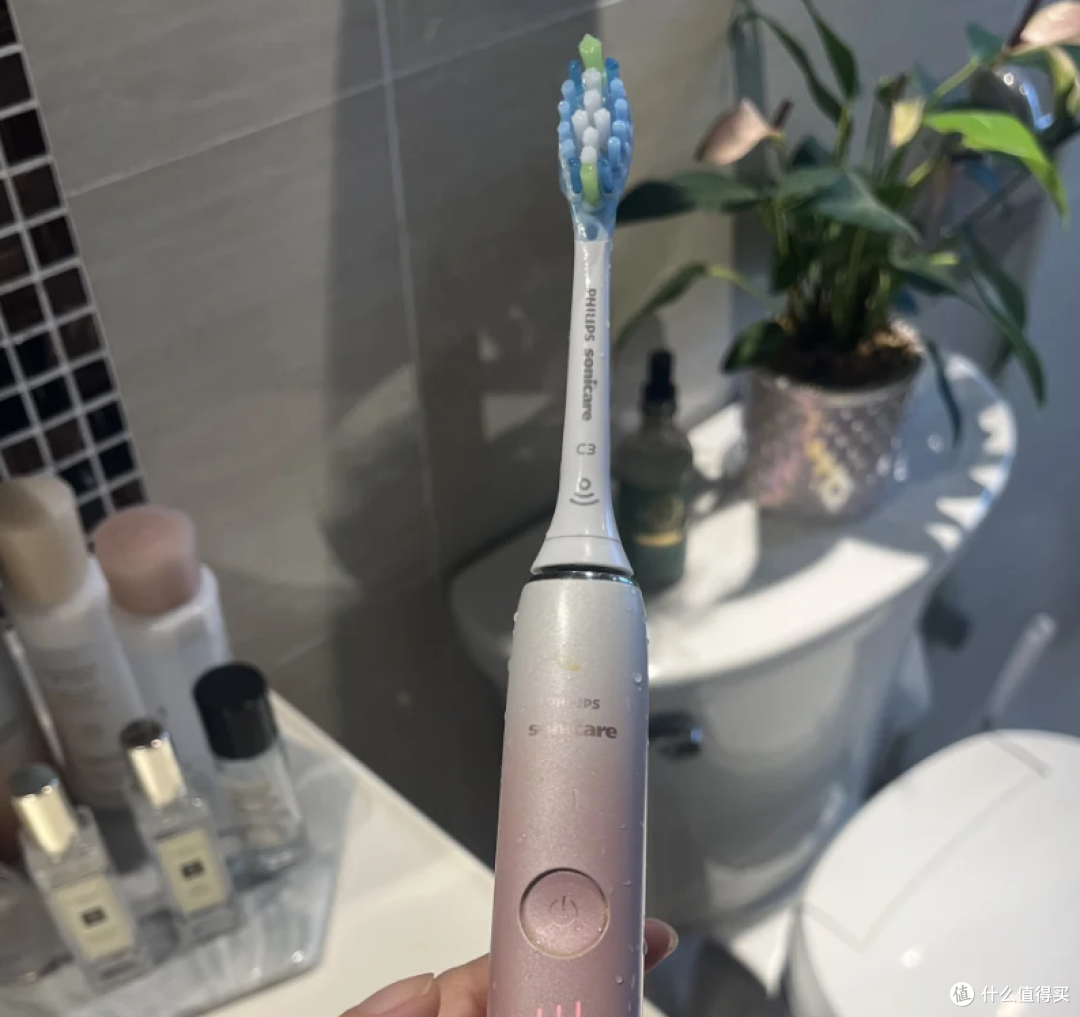 电动牙刷头怎么拔下来?看似简单的小动作,其实也有讲究!