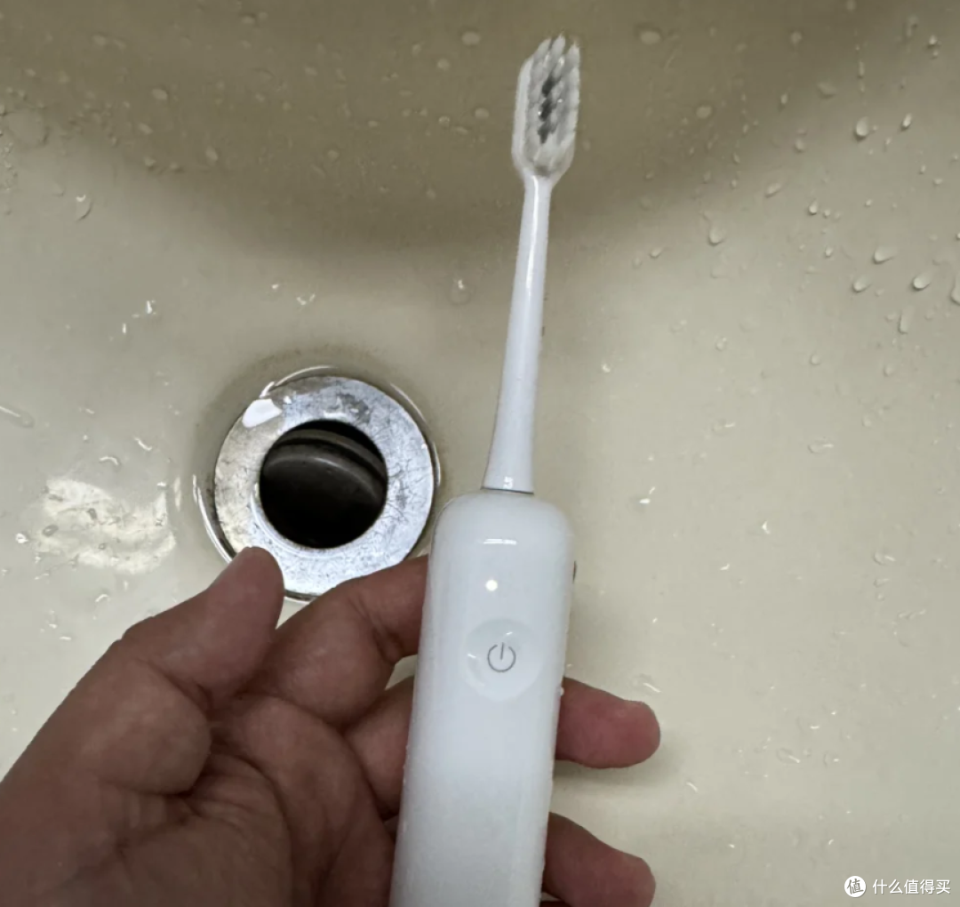 电动牙刷头怎么拔下来?看似简单的小动作,其实也有讲究!
