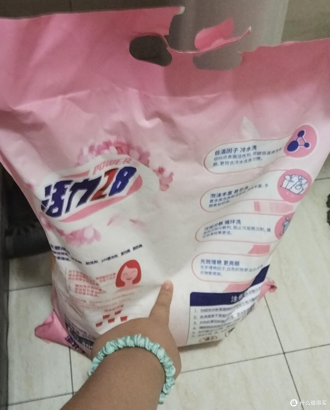 被年轻人「奶茶杯用法」惊到了!果然,一代人有一代人的宝藏