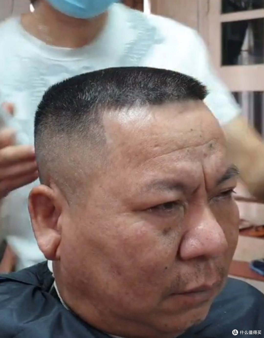 不建议50+男人,夏天留的发型!看起来时髦,实际很土气,太油腻