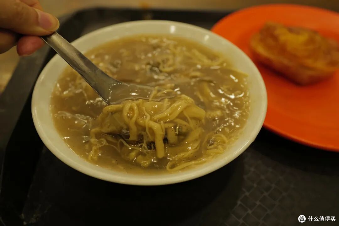 碳水王炸、夜宵天花板,这座松弛的古都就这么轻松地俘获了我的胃