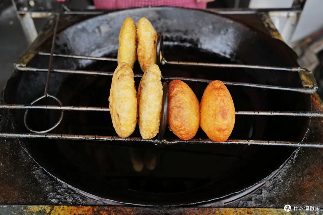 碳水王炸、夜宵天花板,这座松弛的古都就这么轻松地俘获了我的胃