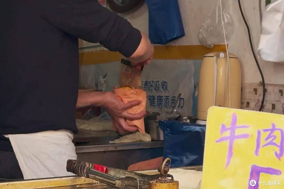 碳水王炸、夜宵天花板,这座松弛的古都就这么轻松地俘获了我的胃