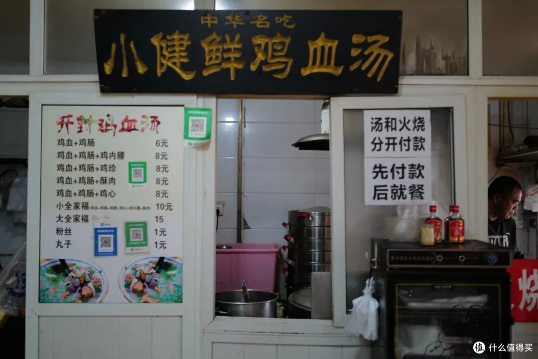 碳水王炸、夜宵天花板,这座松弛的古都就这么轻松地俘获了我的胃