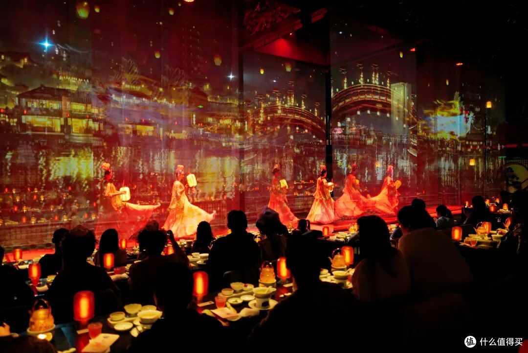 碳水王炸、夜宵天花板,这座松弛的古都就这么轻松地俘获了我的胃